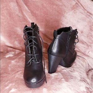 Black booties with heel